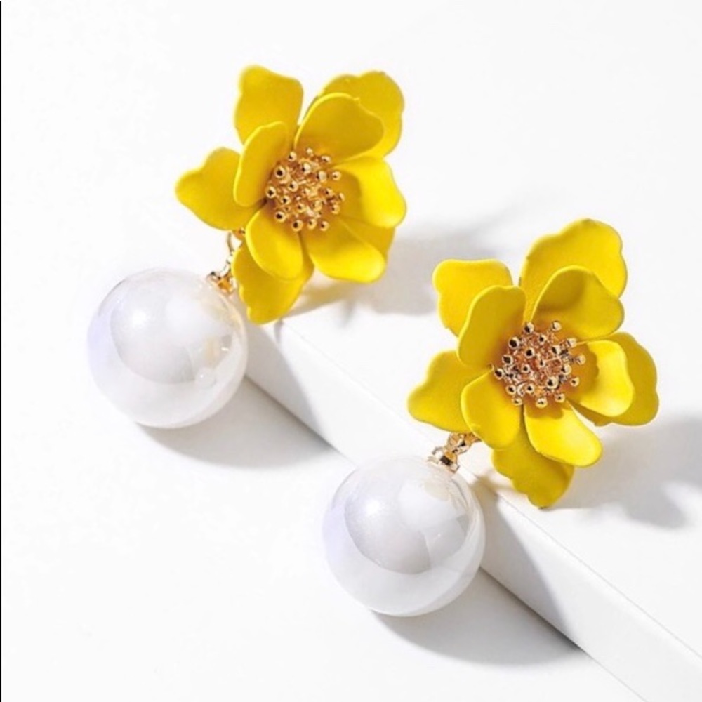 🔥NEW🔥Flower Pearl Drop Earrings